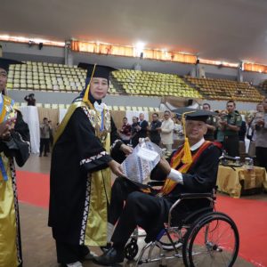 Unila Kukuhkan 2 Guru Besar, Prof Eddy Rifai dan Prof Nunung Rodliyah
