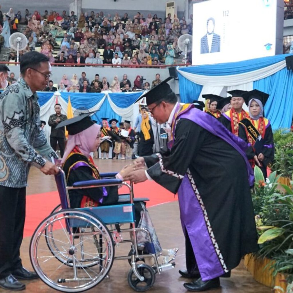 Wisuda 1.221 Mahasiswa, Rektor Unila: Jaga Nama Baik Almamater