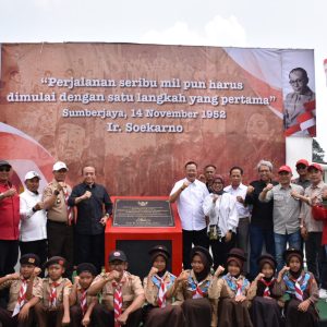 70 Tahun Menanti, KLHK Melalui Ketua Komisi lV DPR RI Sudin Terbitkan Surat Pelepasan Register 45 di Lambar