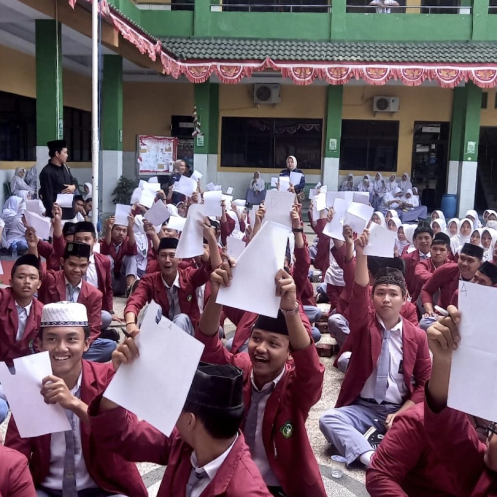 Sosialisasi Pemilih Pemula, KPU Bandar Lampung Main Game Ranking 1 di Al Azhar 3