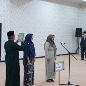 Rektor Unila Lantik Dua Pejabat Fungsional