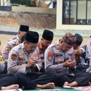 Polres Waykanan Salat Istisqa Agar Turun Hujan