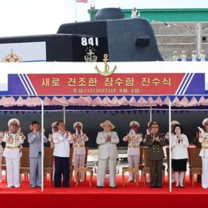 Kim Jong Un Luncurkan Kapal Selam Nuklir Terbaru