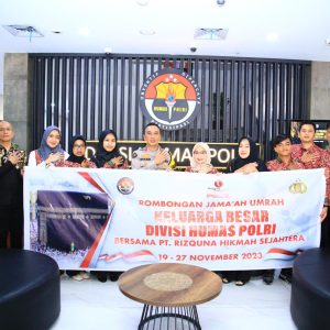 Kadivhumas Polri Berangkatkan 15 Orang Ibadah Umroh