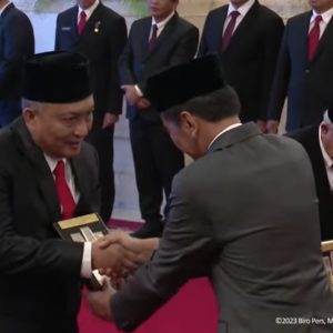 Presiden Jokowi Beri Gelar Pahlawan Kepada Enam Tokoh