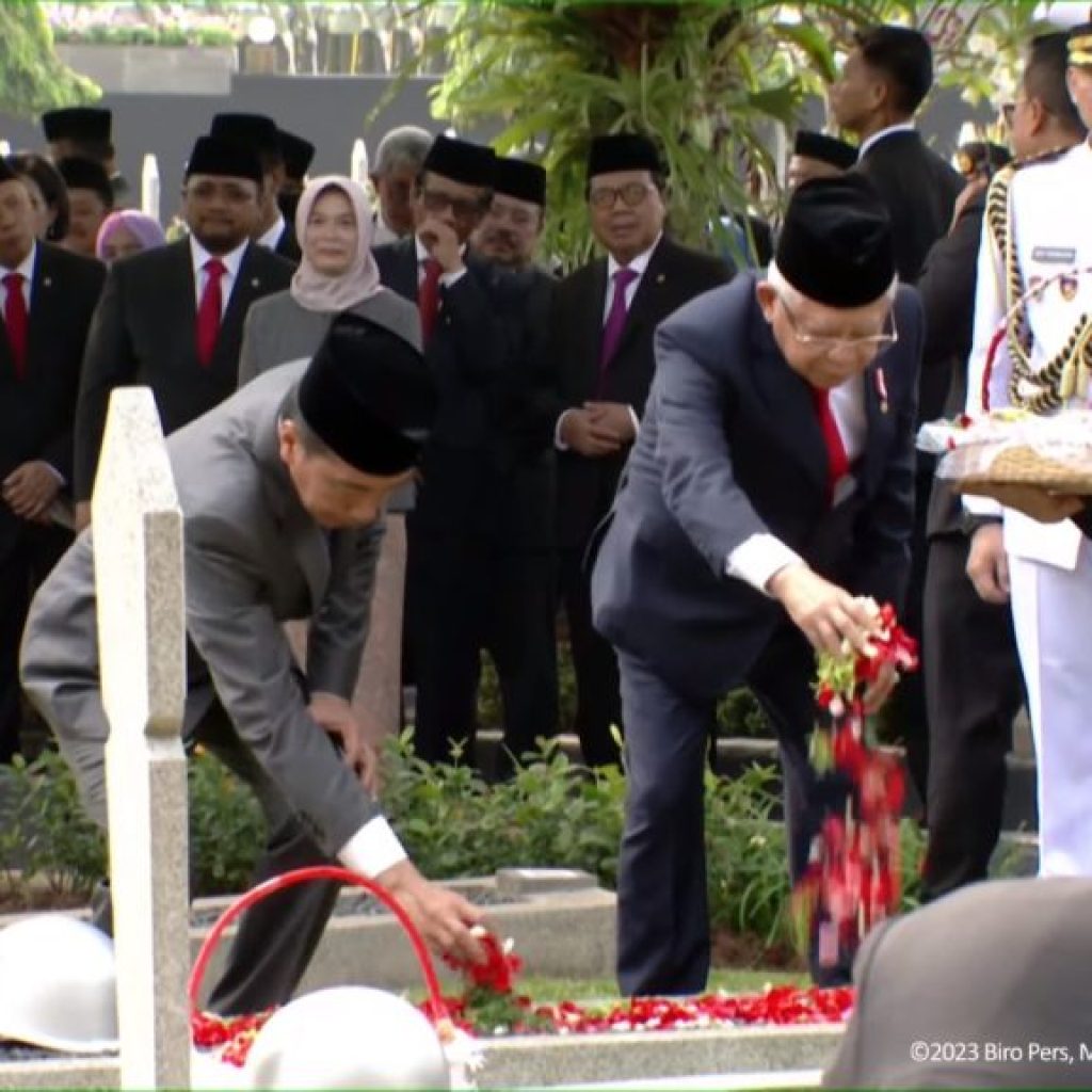 Presiden Jokowi Pimpin Ziarah Peringatan Hari Pahlawan 2023