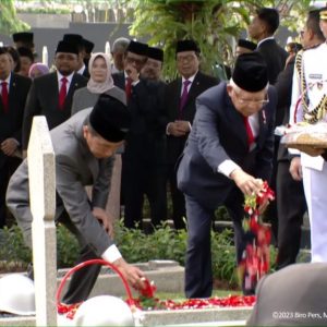 Presiden Jokowi Pimpin Ziarah Peringatan Hari Pahlawan 2023