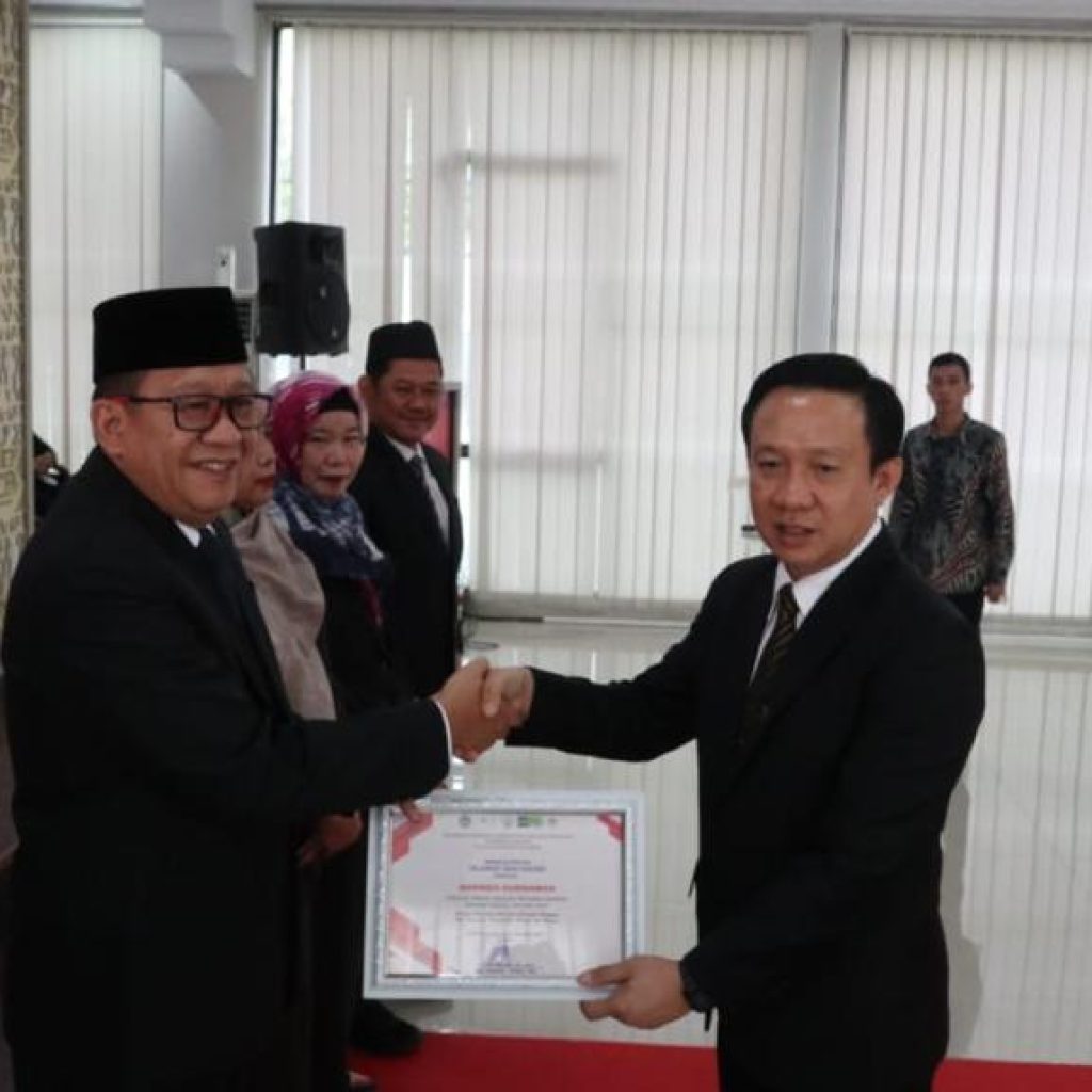 Kepala BPKAD Lampung Marindo Jadi Wisudawan Terbaik Program Doktor Unila