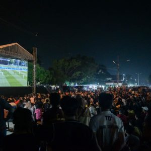 Calon Gubernur Lampung RMD Nobar Indonesia Vs Guinea Bareng Masyarakat