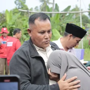Bupati Lampung Selatan Bantu Pembangunan Rumah Roboh di Ketapang