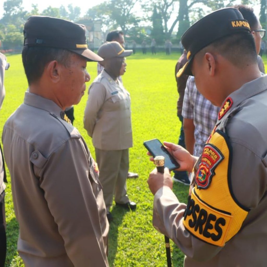 Cegah Judi Online, Kapolres Lampung Timur Razia Hp Personel