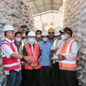 Pj Gubernur Lampung Pantau Ketersediaan Pupuk di Gudang Lini III GPP Pringsewu