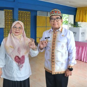 Pj Gubernur Lampung Samsudin Nyoblos di TPS 07 Sumur Batu