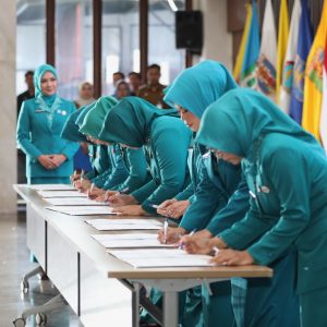 Wulan Sari Mirza Lantik Ketua TP PKK 13 Kabupaten/Kota