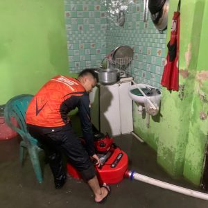 Pemkot Bandar Lampung Bantu Warga Bersihkan Lumpur Sisa Banjir