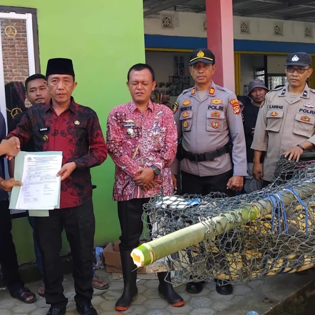 Buaya 4,5 Meter Dari Sungai Semaka Diserahkan ke BKSDA Lampung