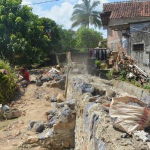 Pemkot Bongkar 24 Rumah di Atas Sungai, Langkah Tegas Atasi Banjir di Bandar Lampung