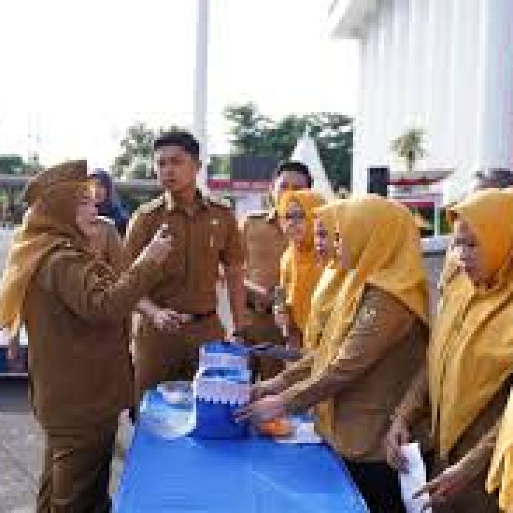 Apel Mingguan, Wali Kota Bandar Lampung Berikan Hadiah Umroh kepada 100 ASN Korpri