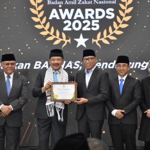 Gubernur Lampung Rahmat Mirzani Djausal Raih Baznas Awards 2025