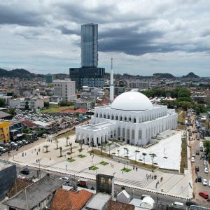 Menag Resmikan Masjid Raya Al-Bakrie, Hadirkan Pusat Ibadah dan Ekonomi Umat di Lampung