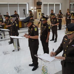 Kajati Lampung Lantik Wakajati dan 14 Pejabat Baru