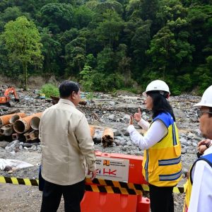 Prabowo Tinjau Perbaikan Jalan Lembah Anai Terdampak Banjir dan Longsor