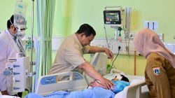Prabowo Jenguk Korban Kecelakaan Mobil Pengangkut MBG di RSUD Koja