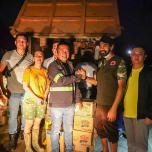 Gubernur Aceh Terobos Banjir Aceh Tamiang, Salurkan 30 Ton Bantuan hingga Dini Hari