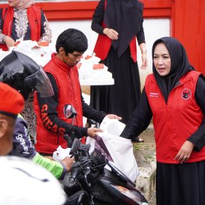 Peringati Nuzulul Qur’an, DPD PDIP Lampung Bagikan 500 Paket Takjil dan Santuni Anak Yatim