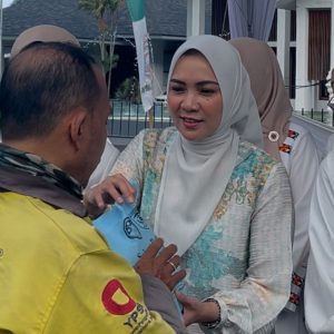 Ratusan Warga Lampung Antre Takjil Gratis di Mahan Agung