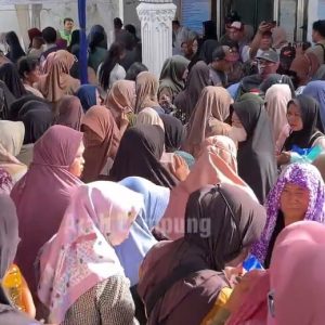 Warga Antusias Serbu Pasar Murah Pemkot Bandar Lampung