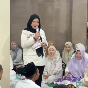 Safari Ramadan, Eva Dwiana Salurkan Bantuan Rp50 Juta untuk Masjid Al Barokah Campang Jaya
