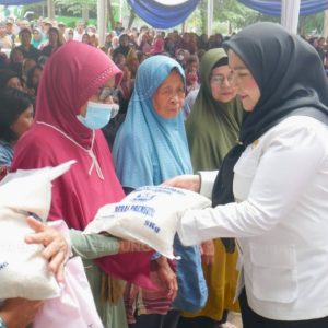 Pemkot dan Baznas Bandar Lampung Salurkan 8 Ton Beras untuk 500 Warga di Rajabasa