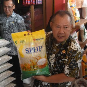 Sidak Pasar Kangkung dan Chandra, Pemkot Pastikan Harga Stabil dan Pangan Aman