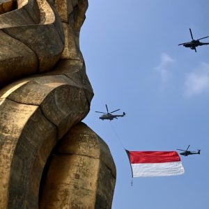 Victory Jump Kopassus dan Formasi Angka 81 Meriahkan HUT ke-81 RI di Jakarta