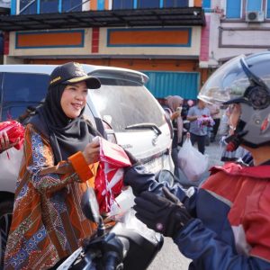 Pemkot Bandar Lampung Bagikan 10 Ribu Bendera Merah Putih Sambut HUT ke-81 RI