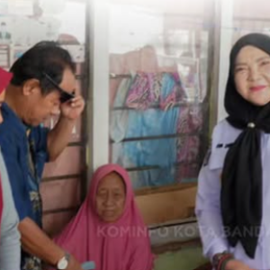Eva Dwiana Serahkan Kursi Roda hingga Walker untuk Warga Bandar Lampung