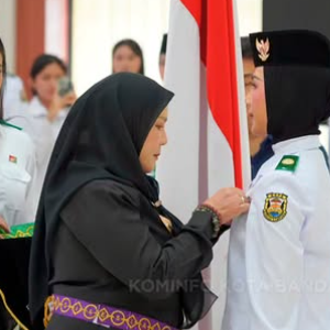 Eva Dwiana Kukuhkan 38 Paskibraka Bandar Lampung Jelang HUT ke-81 RI