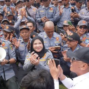 Eva Dwiana Hadiri Apel Akbar Satlinmas di Palembang, Bandar Lampung Kirim 400 Personel