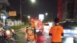 Walikota Bandar Lampung Kerahkan Satgas Bersihkan Abu Anak Krakatau Setiap Tiga Jam